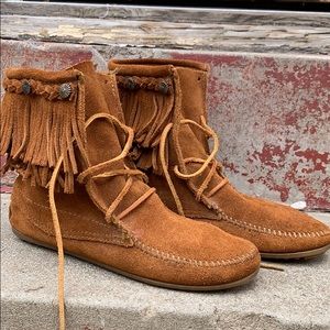 Minnetonka Ankle Boots Size 7